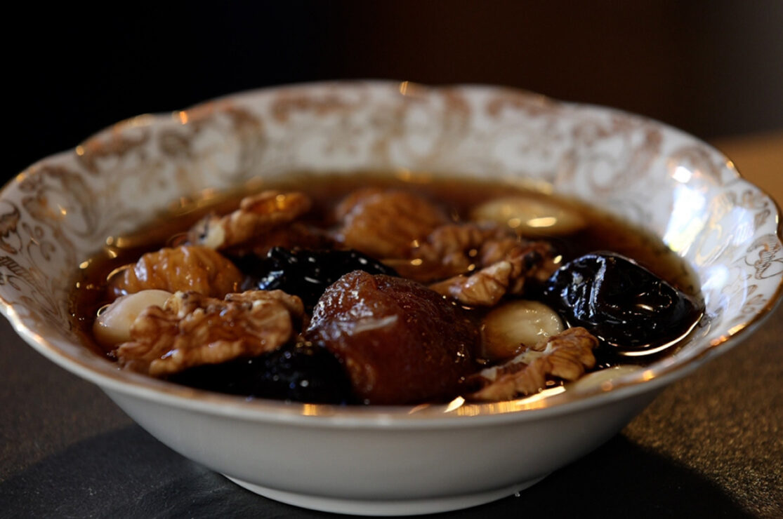 salade fruits secs epices diete mediterraneenne dessert sain amandes raisins noix recette