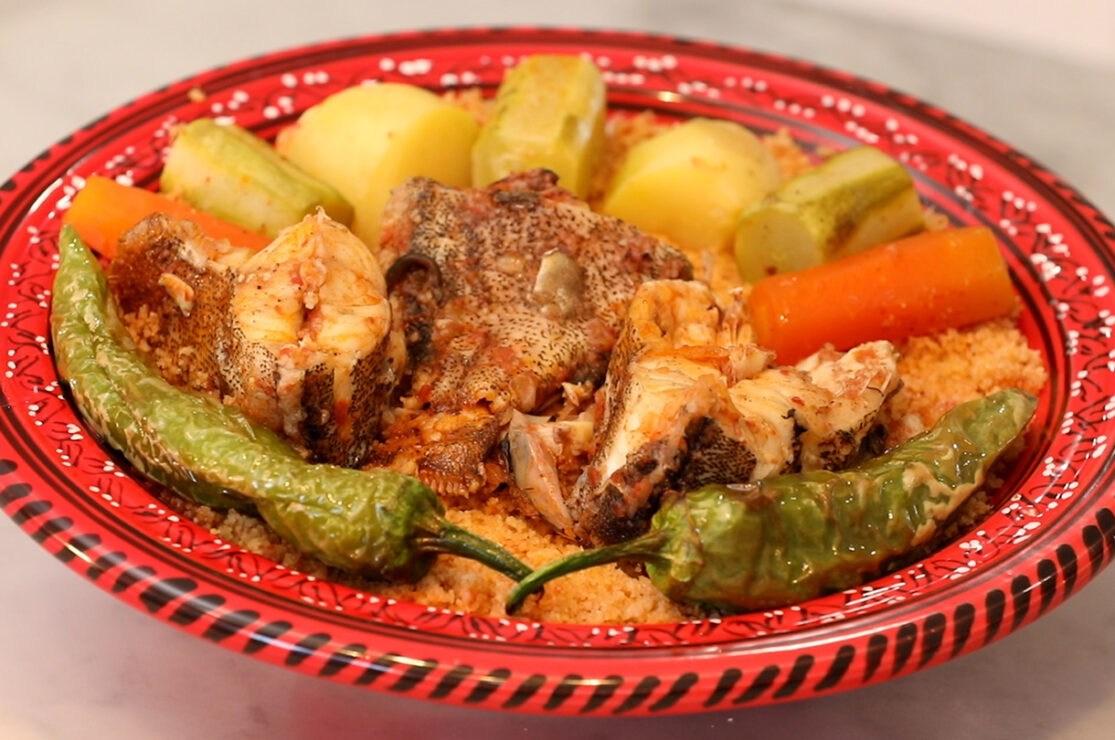 couscous de poisson diete mediterraneenne recette traditionnelle semoule legumes epices